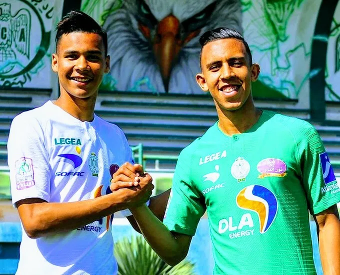 الرجاء يمدد عقد لاعبه سفيان الرحيمي وأخوه الحسين