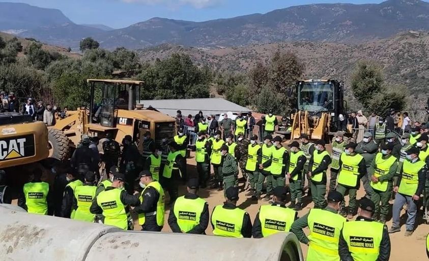 استعدادات لإخراج الطفل ريان ولا أحد يعرف إن كان لازال حيا أم لا