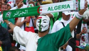 الجماهير الجزائرية تنافس المغرب على تشجيع الاسود الاطلس بكأس العالم