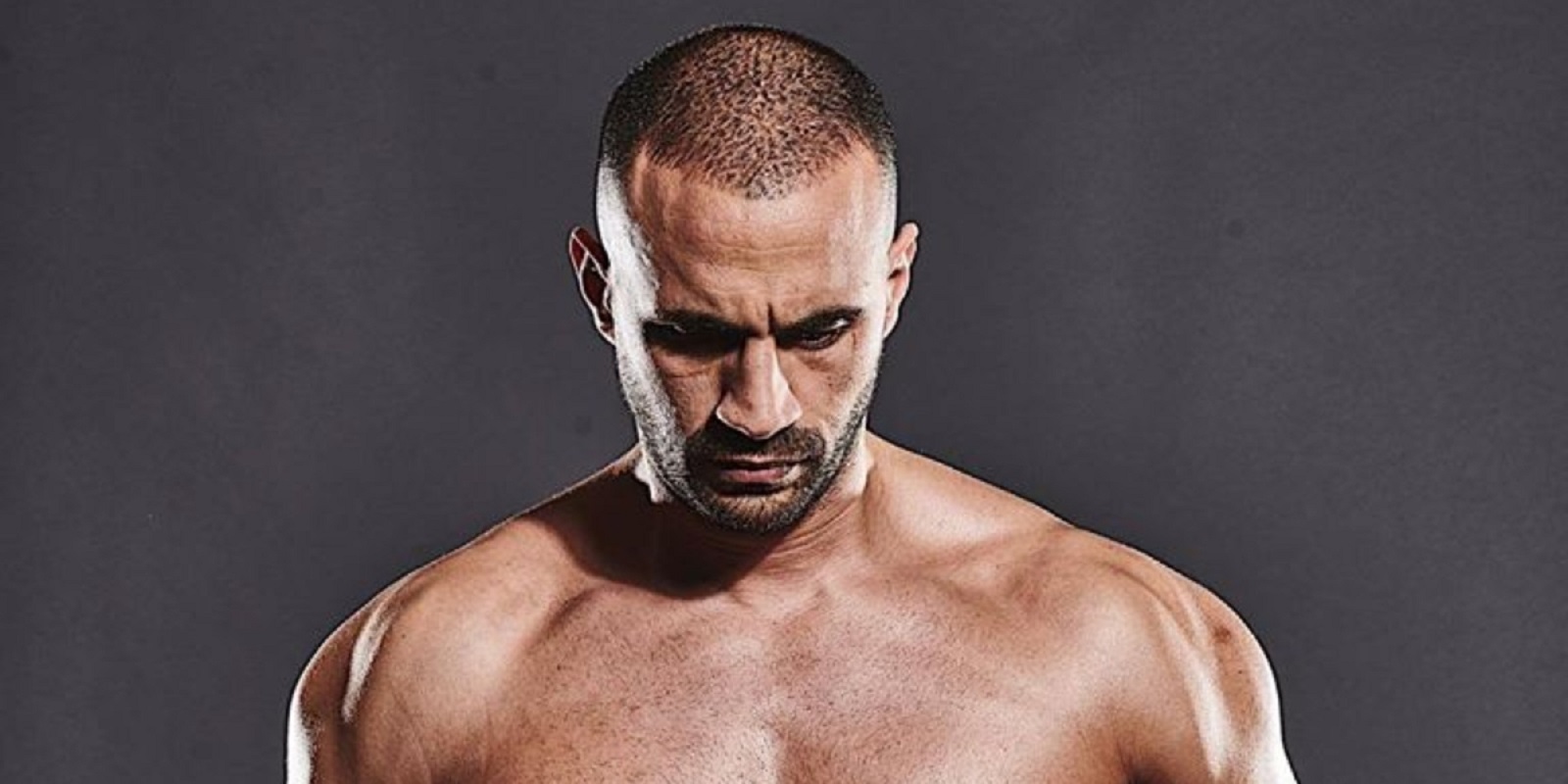 بدر هاري يعلن اعتزاله لـالكيك بوكسينغ..بعد هزيمته أمام أليستر أوفريم