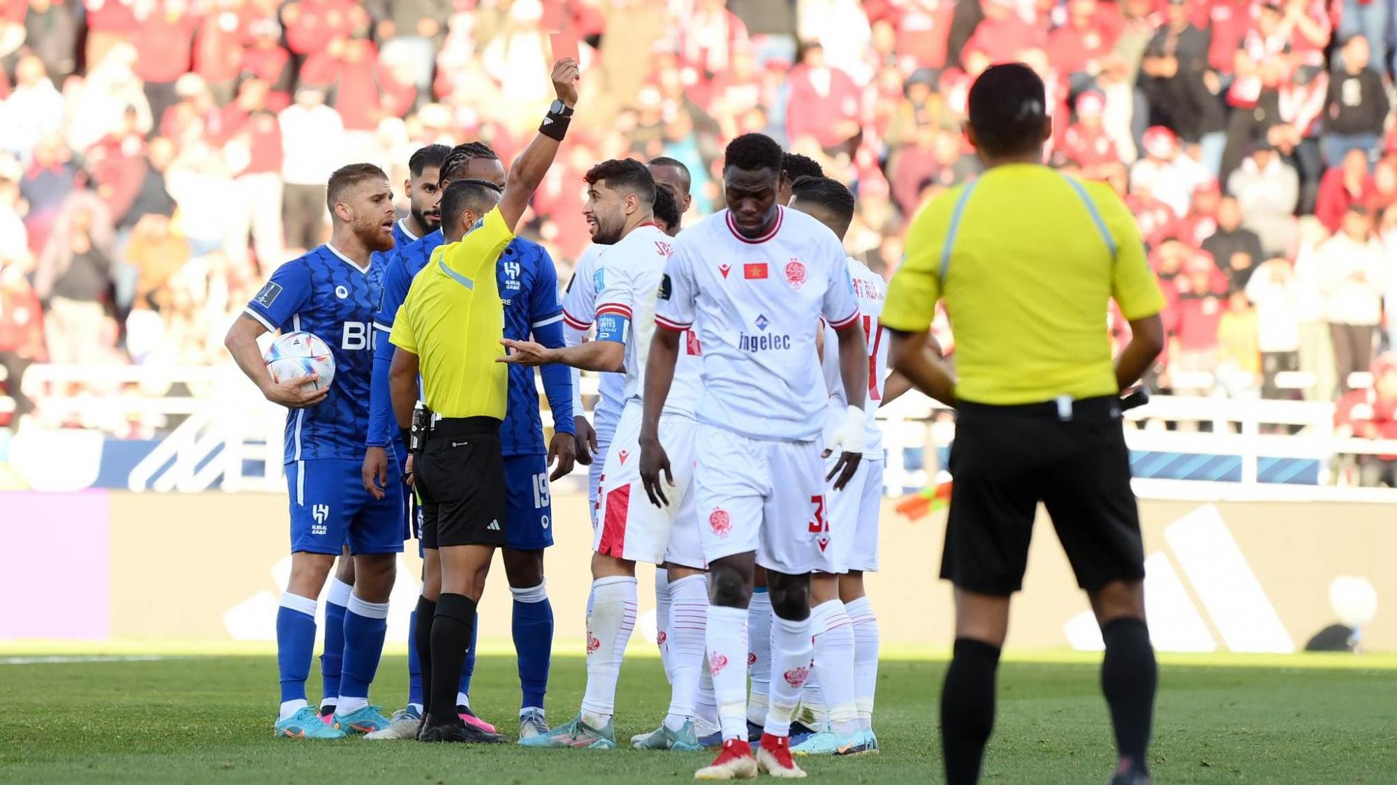 الفيفا تفاجئ الوداد وتتخد قرارها النهائي بشأن العقوبة التي تعرض لها يحيي جبران