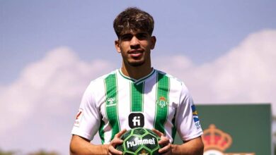 جماهير برشلونة لم ترحم عبد الصمد الزلزولي وبدأت في مهاجمته في أول ظهور له مع ريال بيتيس - عبد الصمد الزلزولي