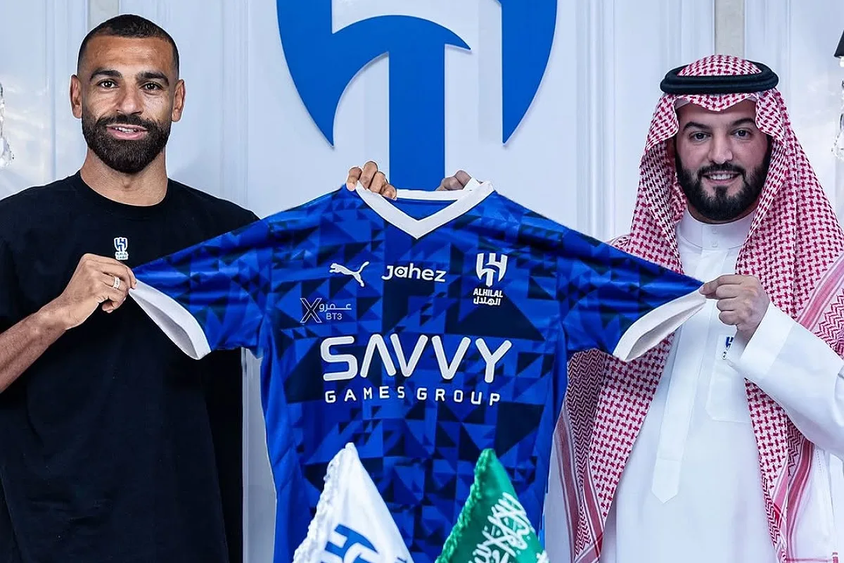محمد صلاح ينضم رسميًا إلى الهلال السعودي لمنافسة رياض محرز في دوري روشن