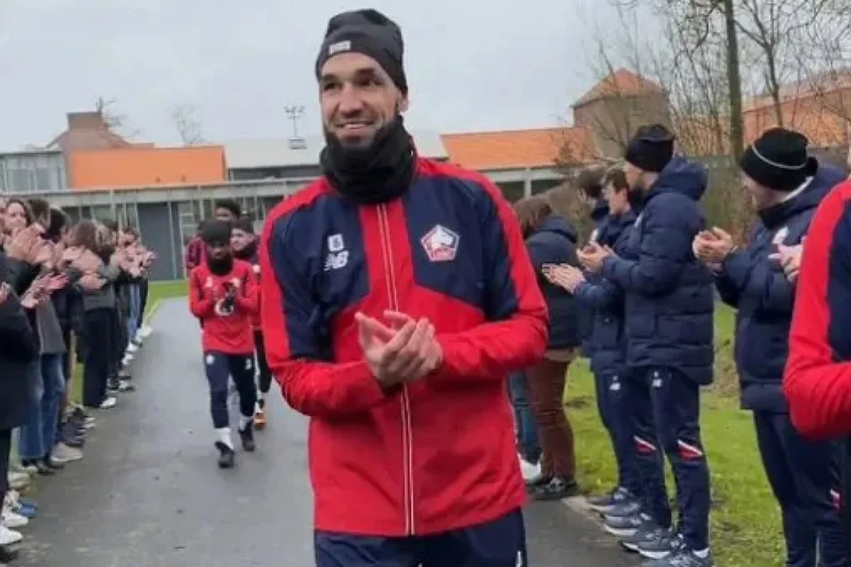 شاهد.. نبيل بن طالب يعود إلى تدريبات ليل وسط استقبال الأبطال بعد نجاته من الموت 