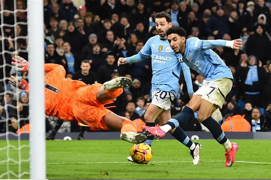 عمر مرموش يصنع التاريخ بأول هاتريك في مسيرته الإحترافية بشباك نيوكاسل يونايتد