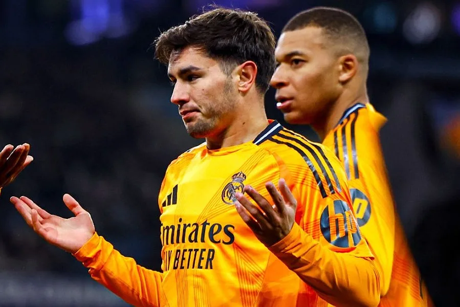 كيليان مبابي يطالب ريال مدريد برحيل إبراهيم دياز وتعاقد مع نجم مغربي صاعد