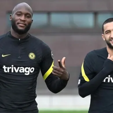 لايصدق الأسطورة لوكاكو يخرج ويفضح للعالم ما فعله نادي تشيلسي مع حكيم زياش