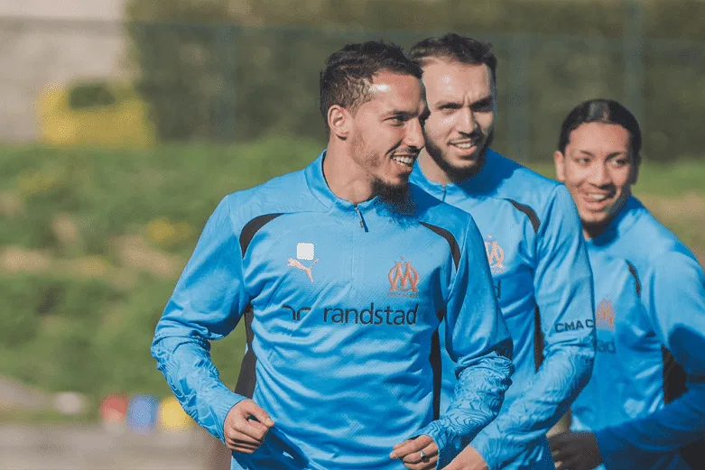 نجم نادي مارسيليا يتجاهل حسابات المنتخب المغربي ويقترب من تمثيل منتخب الجزائر