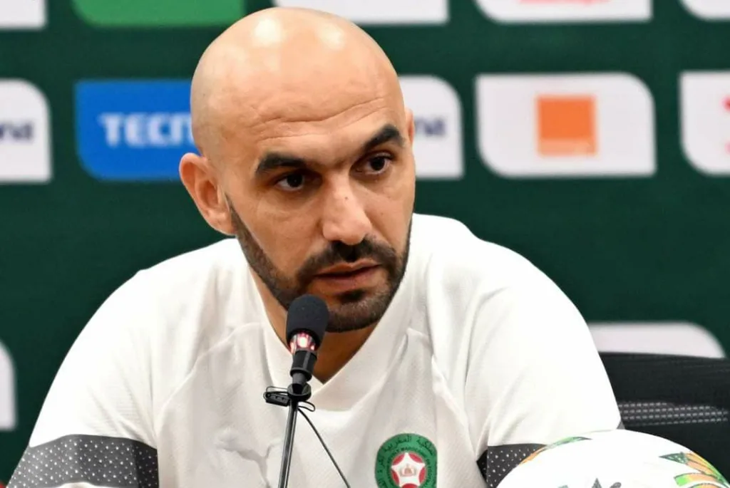 الركراكي يُهدد لاعبي المغرب بعد فوز "غير مقنع" على النيجر: "مكانتكم في المنتخب تتغير إذا استمر الأداء"