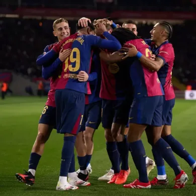 برشلونة يتوج بلقب كأس ملك إسبانيا بعد انتصار مثير على ريال مدريد