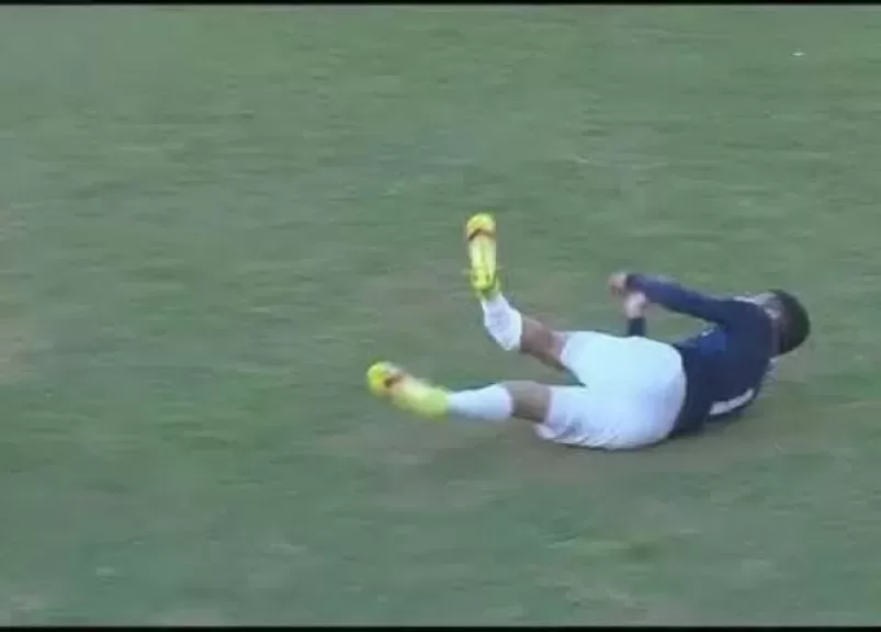 الجزائري أحمد قندوسي يتعرض لإصابة خطيرة هزت الدوري الدوري المصري وأنهت موسمه وهذا ما قاله