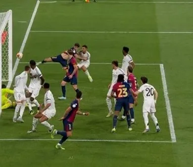 برشلونة يتوج بلقب كأس ملك إسبانيا بفوز مثير على ريال مدريد في الكلاسيكو