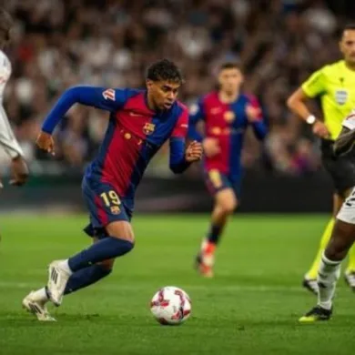 "كلاسيكو الأرض: ريال مدريد وبـرشلونة في نهائي كأس ملك إسبانيا 2025 - مواجهة مصيرية وحماس جماهيري في إشبيلية"