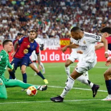 كيليان مبابي ينقذ ريال مدريد بتعادل مثير أمام برشلونة في نهائي كأس الملك