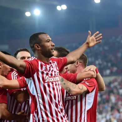 فيديو أيوب الكعبي يسجل في الديربي ويقود أولمبياكوس لتتويج بلقب الدوري