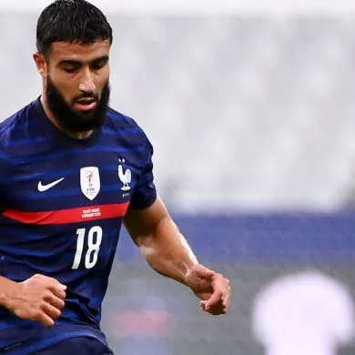 نبيل فقير يحذف جميع صوره مع منتخب فرنسا ويعلن تمثيل الجزائر: زلزال كروي جديد!