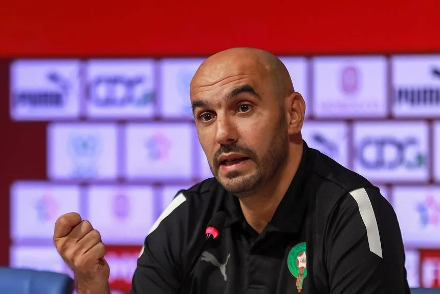وليد الركراكي يفاجئ الجماهير المغربية بقراره لطرد 4 لاعبين من المنتخب المغربي قبل مواجهتي تونس وبنين