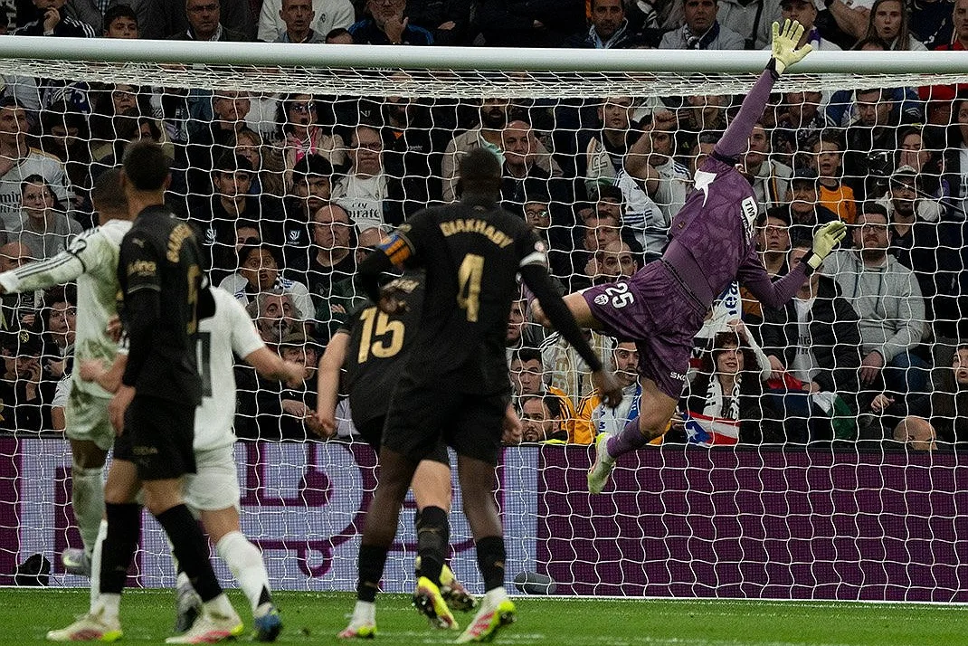 تعرف على رجل مباراة ريال مدريد وفالنسيا في الدوري الإسباني