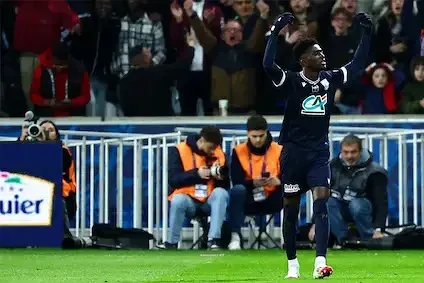 السعودي مهند آل سعد يدخل تاريخ كأس فرنسا من أوسع أبوابه بعد هدفه في شباك سان جيرمان