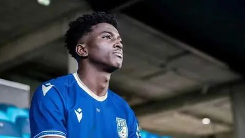 من هو مهند آل سعد سيرة ذاتية ويكبيديا