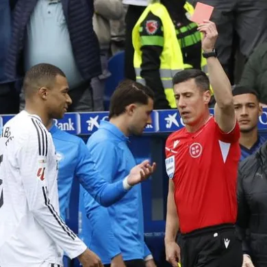 كيليان مبابي يثير الجدل بعد طرده في مباراة ريال مدريد وديبورتيفو ألافيس مهدد بالسجن لمدة 30 يوم