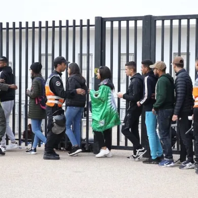 كيفية شراء تذاكر مباراة الرجاء والوداد في الدوري المغربي 2025 وأسعارها