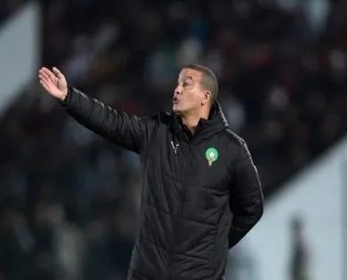 فيديو نبيل باها يغضب المغاربة بحركة أستفزازية بعد تسجيل أبنه لهدف أمام جنوب إفريقيا