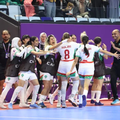 المغربيات يقلبن الطاولة على تنزانيا في الوقت القاتل ويتوجن بطلات لإفريقيا في كرة الصالات