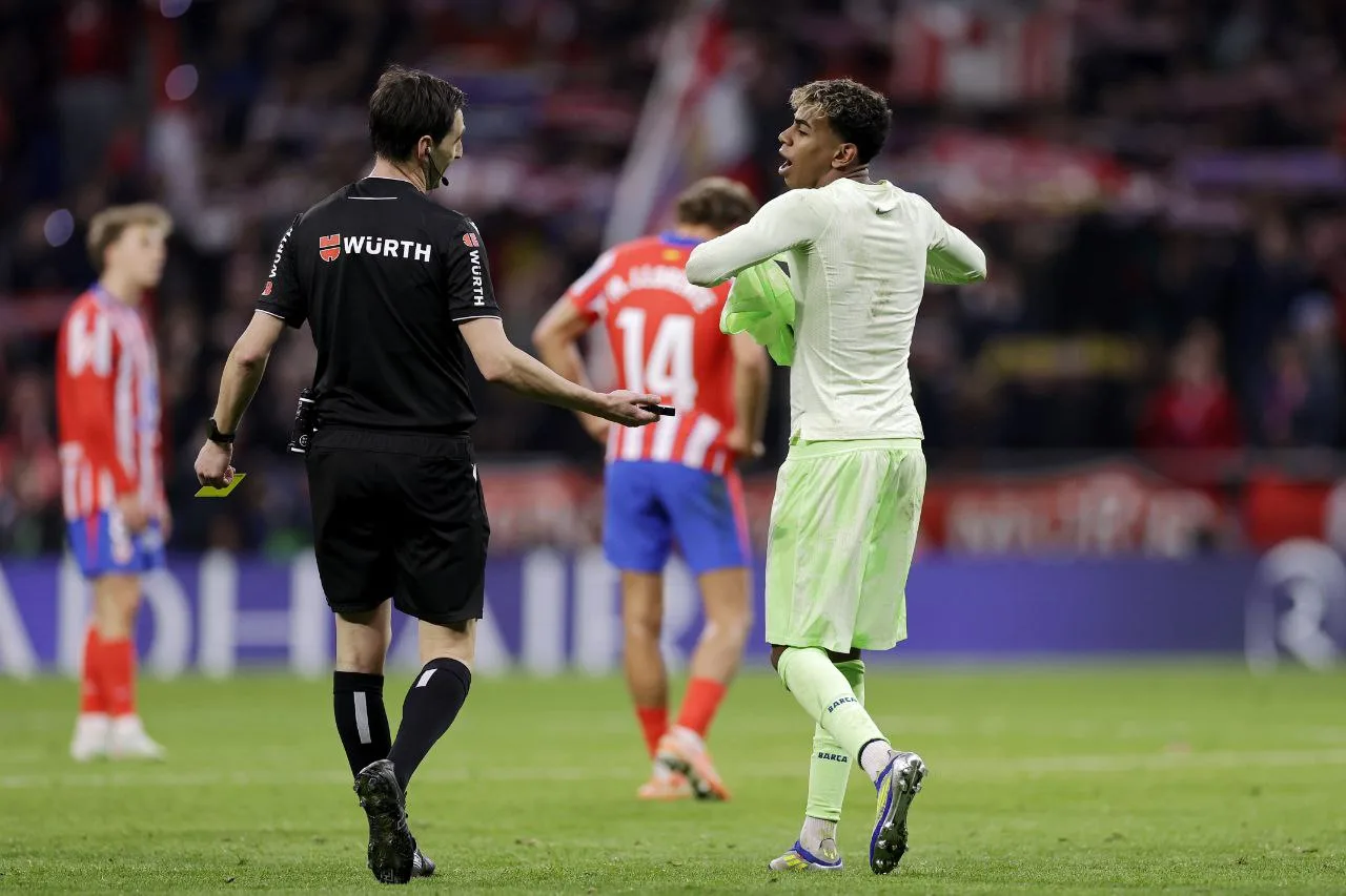 الكلاسيكو ينفجر: طرد ثلاثي ريال مدريد وأسباب مثيرة وراء العقوبات المفاجئة