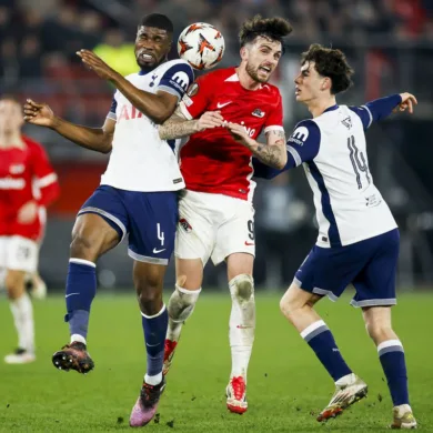 توقيت مباراة توتنهام ونوتينجهام فورست والقنوات الناقلة في الدوري الإنجليزي