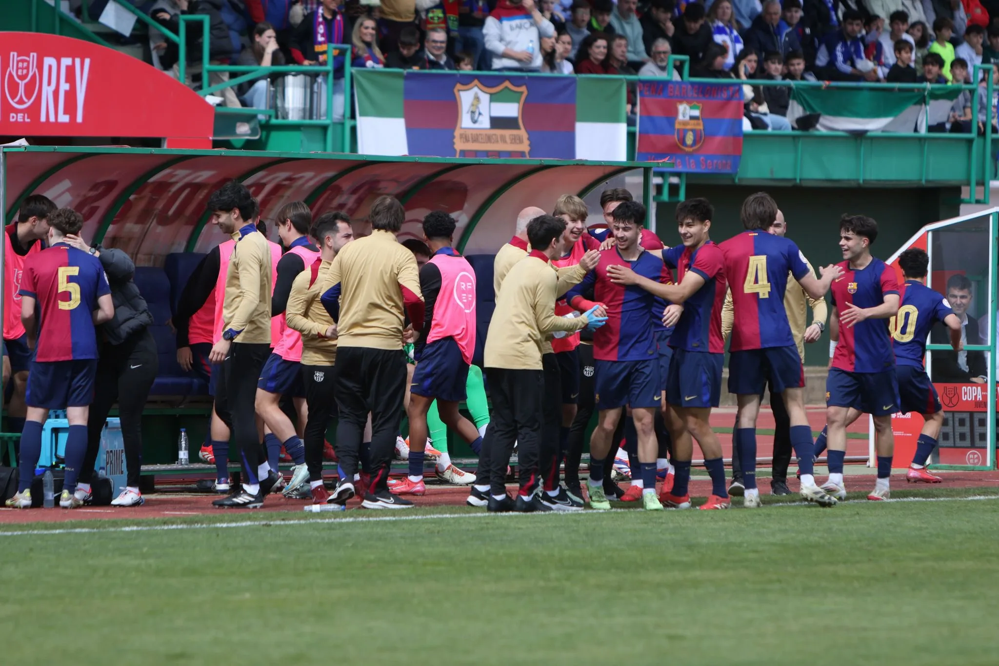 برشلونة يهزم طرابزون سبور التركي برباعية ويتوج بلقب دوري أبطال أوروبا للشباب