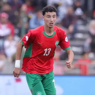 إدريس آيت الشيخ يفضل مانشستر سيتي على برشلونة: النجم المغربي يختار مستقبله في الدوري الإنجليزي