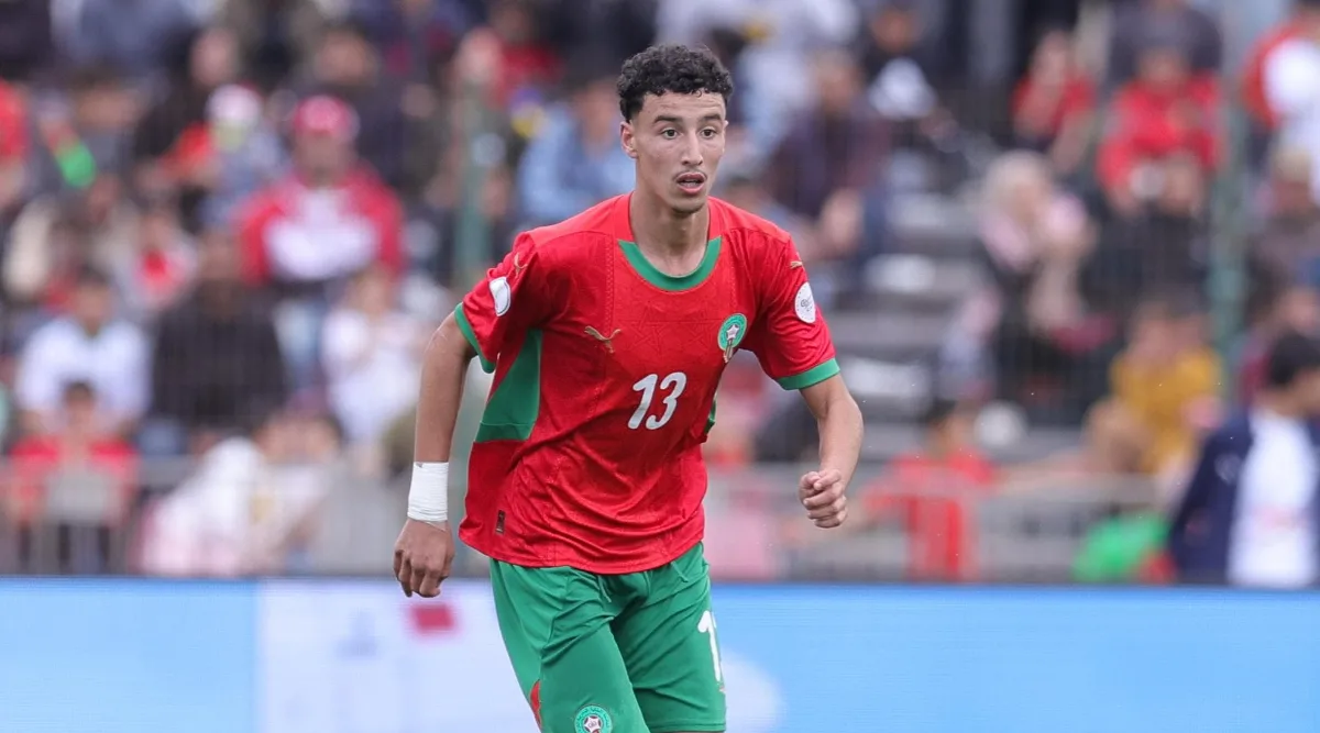 إدريس آيت الشيخ يكشف عن عرض مثير من برشلونة ويفضل مانشستر سيتي: ماذا سيحدث لنجم المغرب؟