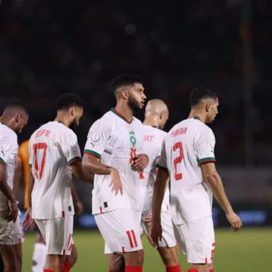 إسماعيل صيباري يخرج مصابًا من مباراة آيندهوفن وتفينتي: القلق يسيطر على جماهير المنتخب المغربي