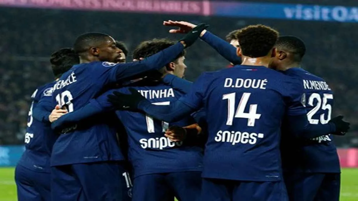 مباراة نارية ومنافسة شرسة بين باريس سان جيرمان ونيس في دوري الفرنسي: موعد اللقاء وقنوات البث المباشر