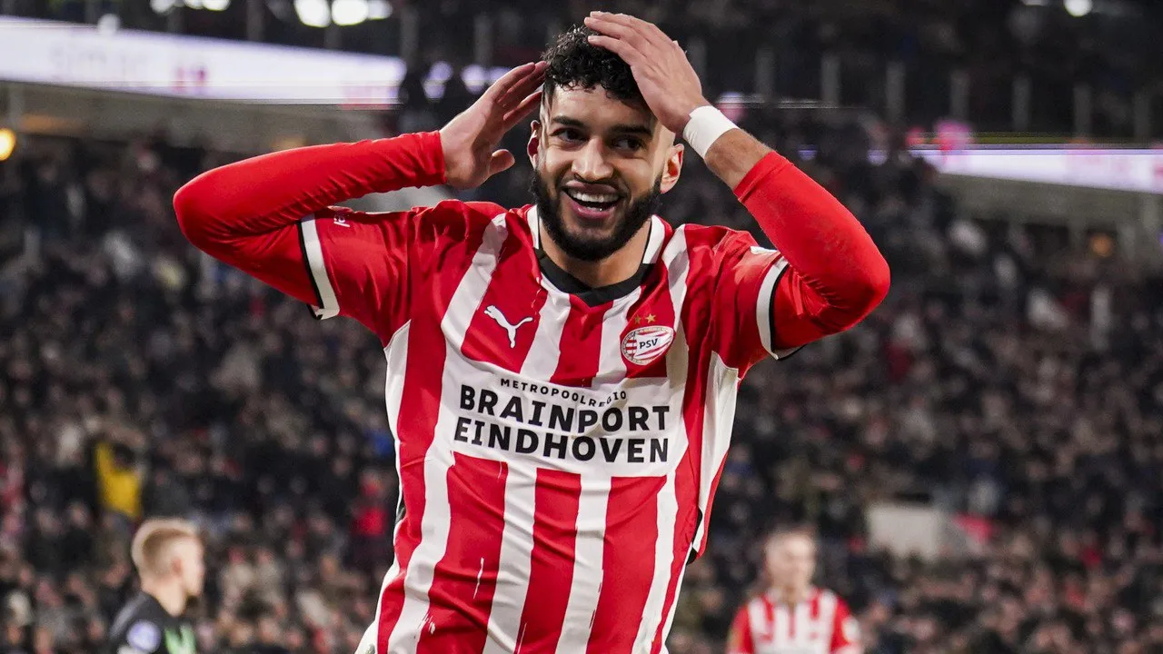 نجم المغرب يتعرض لإصابة خطيرة في فريق Eindhoven: المصائب تتوالى