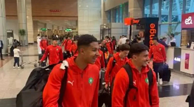 وصول منتخب المغرب للشباب إلى القاهرة للمشاركة في كأس أمم أفريقيا تحت 20 عامًا: التحديات والآمال
