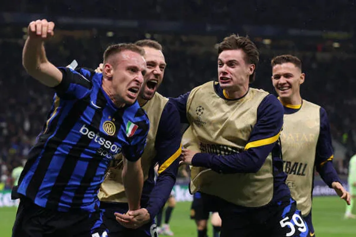 تعرف على رجل مباراة انتر ميلان وبرشلونة في دوري أبطال أوروبا