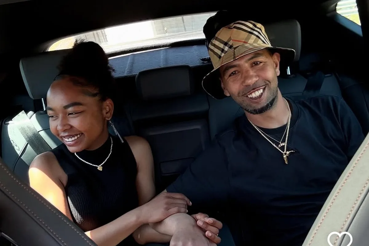 منير نصراوي يبحث عن خليفة لامين جمال مع زوجة الآخرى