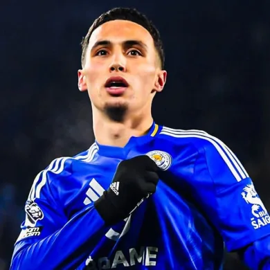 بلال الخنوس يرفض عروض مغرية ويفضل البقاء مع ليستر سيتي رغم الهبوط