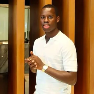 من هو ستيفان عزيز كي سيرة ذاتية ويكيبيديا