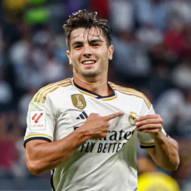 إبراهيم دياز يقترب من مجاورة ياسين بونو بعرض فلكي