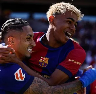 تعرف على رجل مباراة برشلونة وريال مدريد في الدوري الإسباني