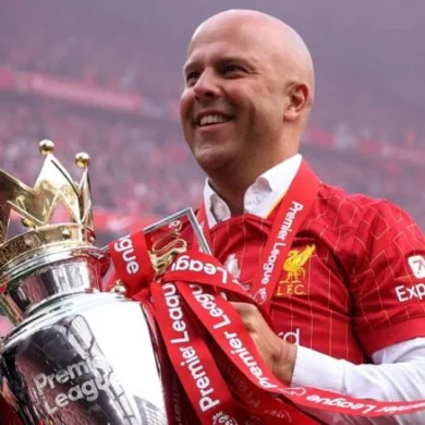 أرني سلوت: أفضل مدرب في الدوري الإنجليزي الممتاز لموسم 2024-25