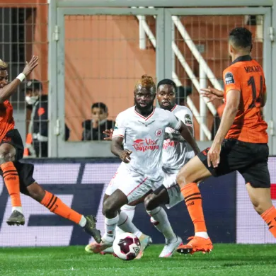 تردد القنوات الناقلة لمباراة نهضة بركان وسيمبا في نهائي كأس الكونفدرالية