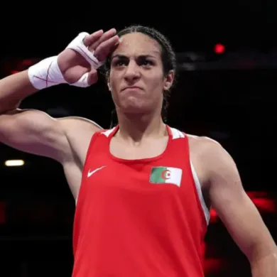 غضب جزائري عارم يشتعل.. الاتحاد العالمي للملاكمة يفرض اختبارا لتحديد نوع الجنس لـ  إيمان خليف