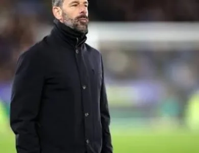 ليستر سيتي يقيل فان نيستلروي بعد تراجع النتائج.
سقوط حر: ليستر سيتي يطيح بفان نيستلروي من منصب المدير الفني.
نهاية غير سعيدة: ليستر سيتي يستغني عن خدمات فان نيستلروي.
بسبب النتائج المتدهورة: ليستر سيتي يقرر فسخ عقد فان نيستلروي.
فشل في إنقاذ الفريق: ليستر سيتي يودع فان نيستلروي.