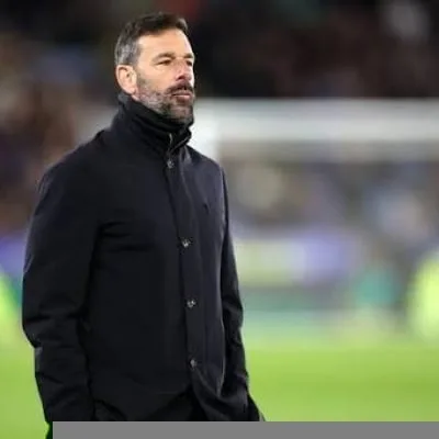 ليستر سيتي يقيل فان نيستلروي بعد تراجع النتائج.
سقوط حر: ليستر سيتي يطيح بفان نيستلروي من منصب المدير الفني.
نهاية غير سعيدة: ليستر سيتي يستغني عن خدمات فان نيستلروي.
بسبب النتائج المتدهورة: ليستر سيتي يقرر فسخ عقد فان نيستلروي.
فشل في إنقاذ الفريق: ليستر سيتي يودع فان نيستلروي.