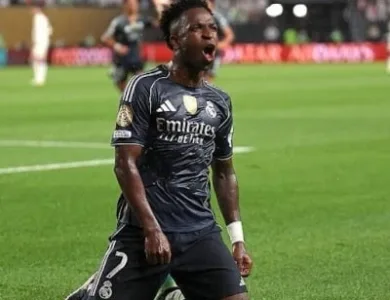 Here are a few ways to rewrite the title "حذف صور ريال مدريد يُشعل الجدل حول مستقبل فينيسيوس" in Arabic, offering slightly different nuances:
Option 1 (Focus on Uncertainty):غموض يكتنف مستقبل فينيسيوس بعد حذف صوره مع ريال مدريد. (Ghmoood yaktanifu mustaqbal Vinicius ba'da hadhf surahu ma'a Real Madrid.)Translation: "Uncertainty surrounds Vinicius's future after deleting his pictures with Real Madrid." (This emphasizes the ambiguity created by the deletion.)Option 2 (Focus on Speculation):حذف فينيسيوس لصور ريال مدريد يثير التكهنات حول رحيله. (Hadhf Vinicius li-sur Real Madrid yuthir al-takahunat hawla raheelihi.)Translation: "Vinicius's deletion of Real Madrid pictures sparks speculation about his departure." (This highlights the rumours and speculations that have arisen.)Option 3 (More Direct):علامات استفهام حول مستقبل فينيسيوس بعد خطوته الأخيرة. (Alaamat istifham hawla mustaqbal Vinicius ba'da khutwatihi al-akheera.)Translation: "Question marks over Vinicius's future after his latest move." (This uses a more figurative approach with "question marks.")Option 4 (Similar meaning with simpler words):حذف صور فينيسيوس لريال مدريد يثير الشكوك حول مستقبله. (Hadhf sur Vinicius li-Real Madrid yuthir al-shukook hawla mustaqbalihi.)Translation: "Vinicius's deletion of Real Madrid pictures raises doubts about his future." (Uses simpler words like "shukook" for doubts instead of "jadal" controversy)The best option depends on the specific angle you want to emphasize. All of these options are accurate translations and rewrites of the original title.