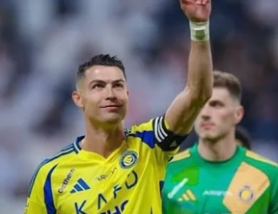 Here are some alternative ways to rewrite the title "كريستيانو رونالدو مع النصر حتى 2027.. ثلاثة أحلام نحو المجد" in Arabic, while retaining the core meaning:
More Concise:رونالدو والنصر: عقد حتى 2027 وطموحات المجد. (Ronaldo and Al-Nassr: Contract until 2027 and aspirations of glory.)
رونالدو نصراوي حتى 2027.. وثلاثية الأحلام. (Ronaldo is Al-Nassr until 2027... and a triad of dreams.)Focusing on Ambition:رونالدو يقود النصر نحو المجد حتى 2027 بثلاثة أهداف. (Ronaldo leads Al-Nassr towards glory until 2027 with three goals/ambitions.)
رونالدو والنصر: شراكة حتى 2027 لتحقيق ثلاثة إنجازات. (Ronaldo and Al-Nassr: Partnership until 2027 to achieve three accomplishments.)More Dramatic:ملحمة رونالدو النصر.. حتى 2027.. ثلاثة فصول نحو المجد. (The Ronaldo-Al-Nassr Saga... until 2027... Three chapters towards glory.)More Descriptive:رونالدو يجدد طموحات النصر حتى 2027.. ثلاثة أهداف للتتويج. (Ronaldo renews Al-Nassr's ambitions until 2027... Three goals for coronation.)The best option depends on the specific context and the desired emphasis. They all communicate that Ronaldo is staying with Al-Nassr until 2027 and that there are three ambitious goals in mind.